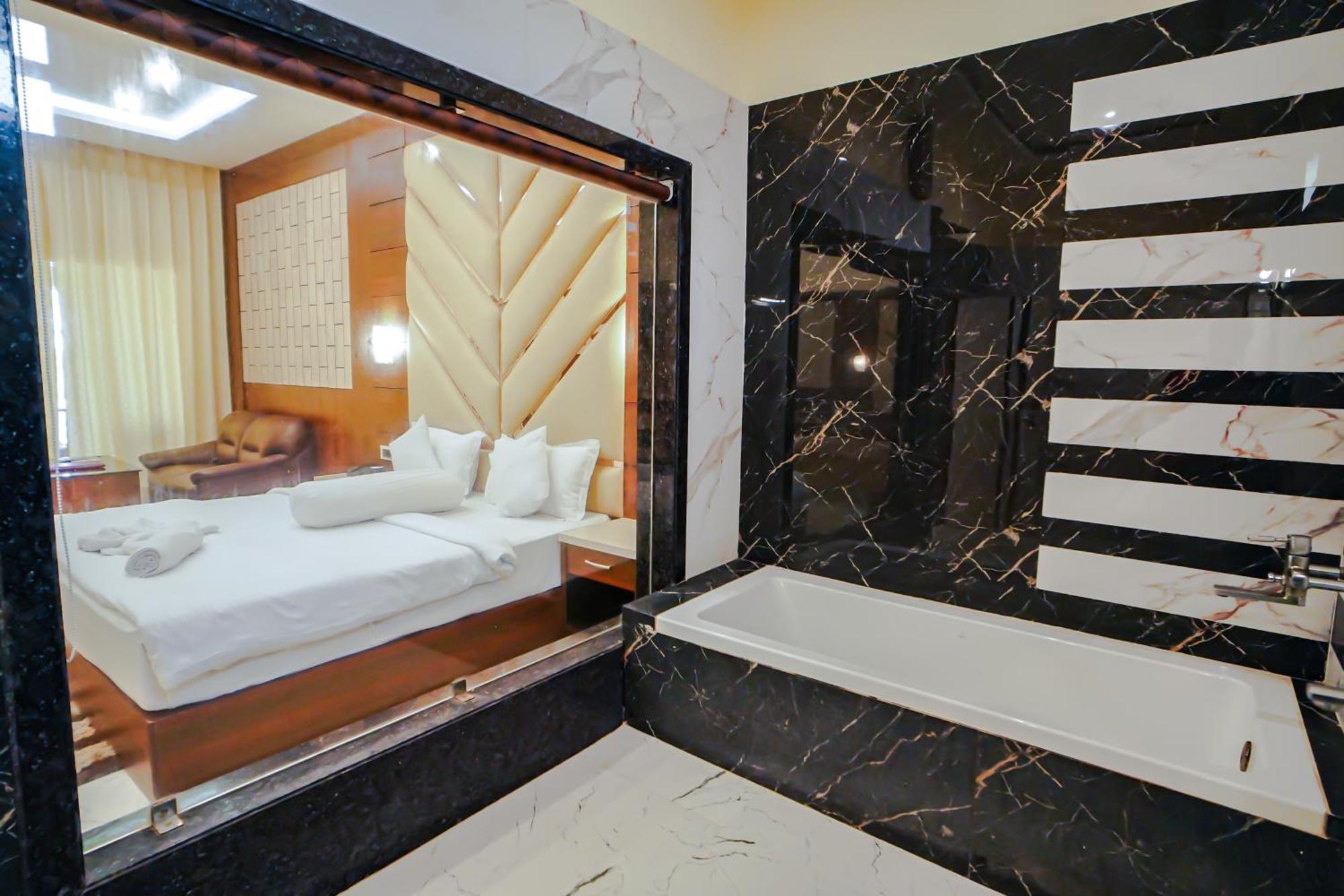 Prasant On Beach Resort !! Lift - Wifi -Restaurant-Parking Facilities-Newly Decorated Room !! Mandarmani Extérieur photo