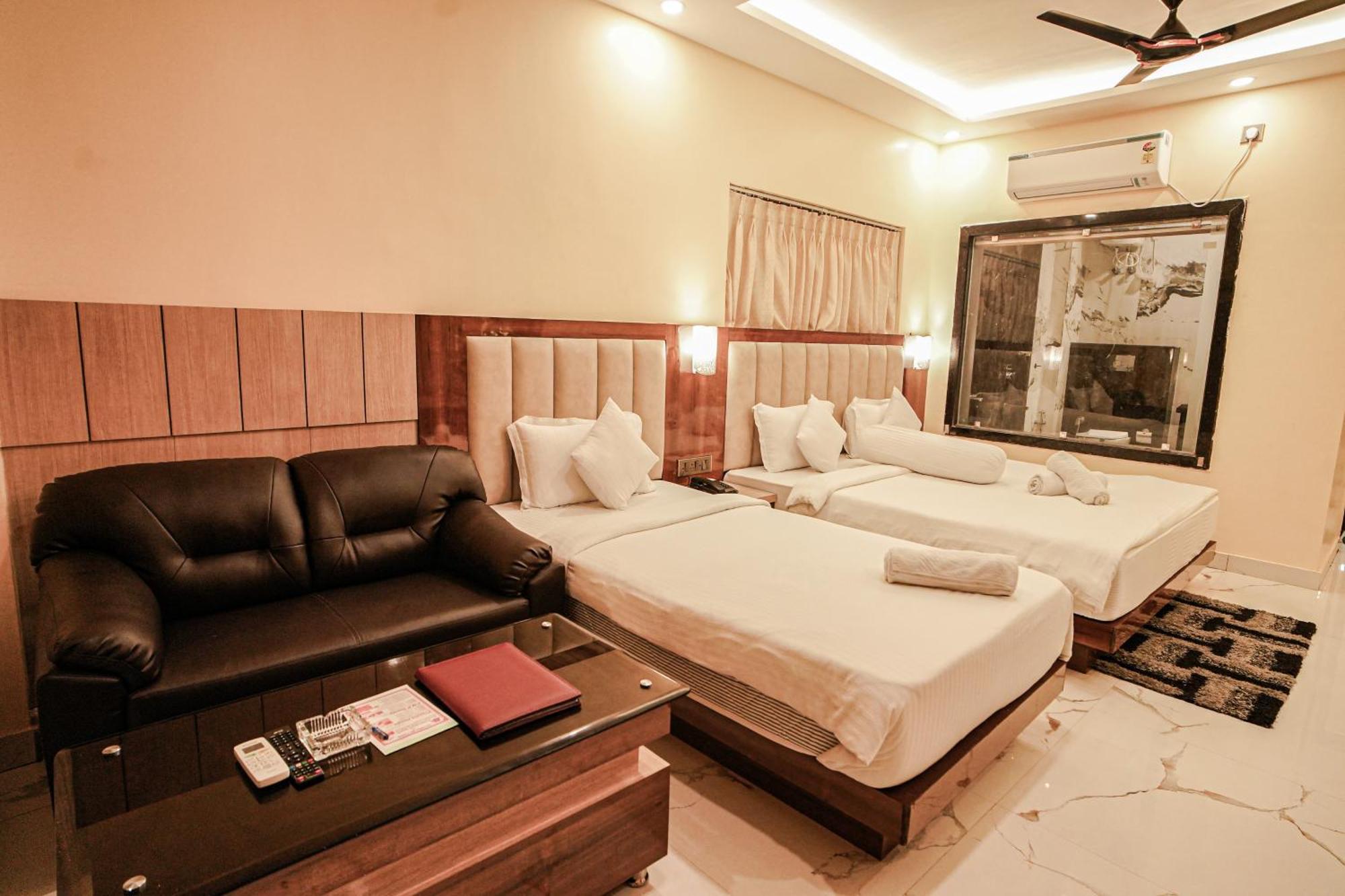 Prasant On Beach Resort !! Lift - Wifi -Restaurant-Parking Facilities-Newly Decorated Room !! Mandarmani Extérieur photo