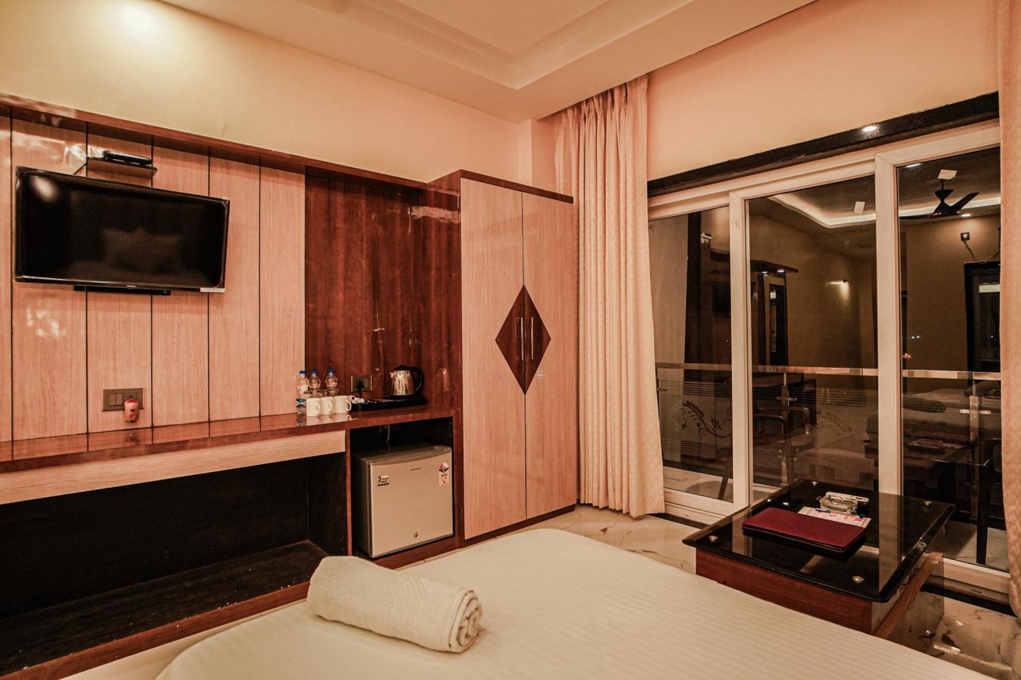 Prasant On Beach Resort !! Lift - Wifi -Restaurant-Parking Facilities-Newly Decorated Room !! Mandarmani Extérieur photo