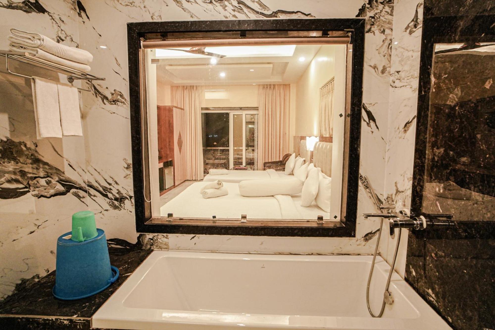 Prasant On Beach Resort !! Lift - Wifi -Restaurant-Parking Facilities-Newly Decorated Room !! Mandarmani Extérieur photo