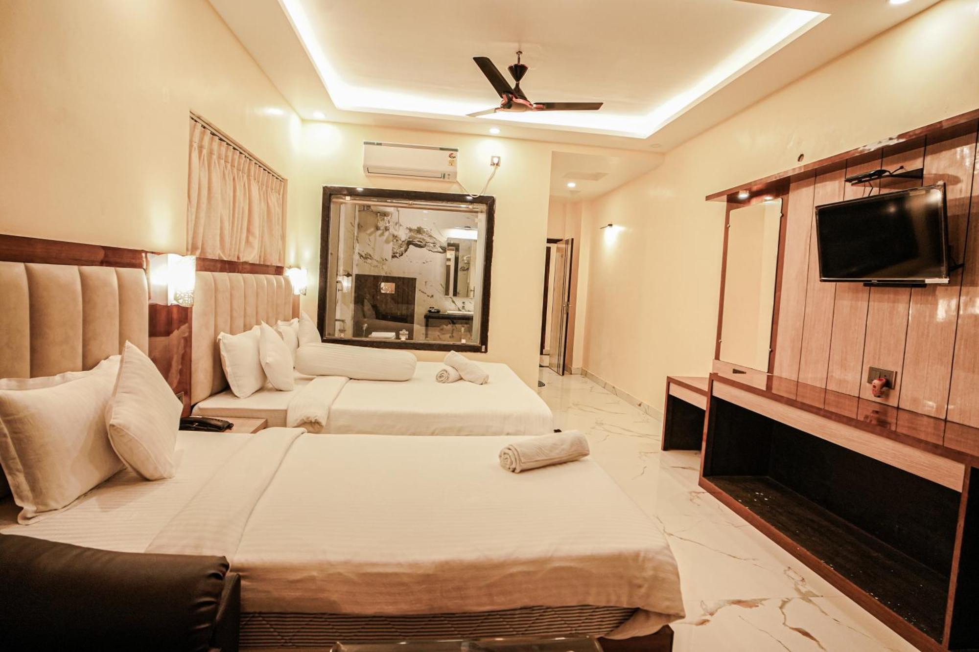 Prasant On Beach Resort !! Lift - Wifi -Restaurant-Parking Facilities-Newly Decorated Room !! Mandarmani Extérieur photo