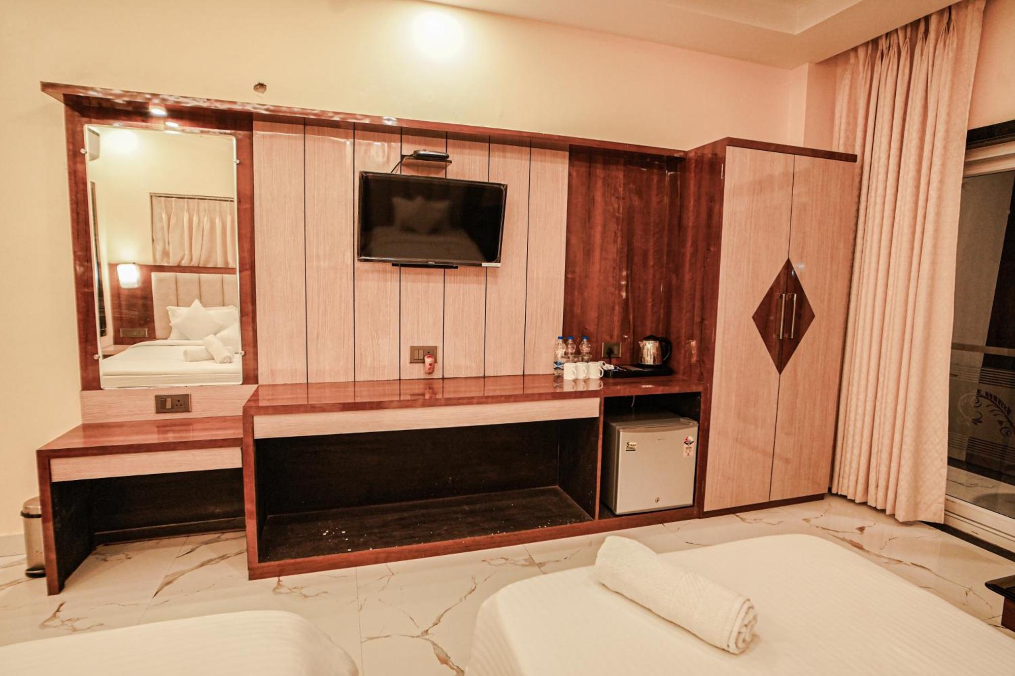 Prasant On Beach Resort !! Lift - Wifi -Restaurant-Parking Facilities-Newly Decorated Room !! Mandarmani Extérieur photo