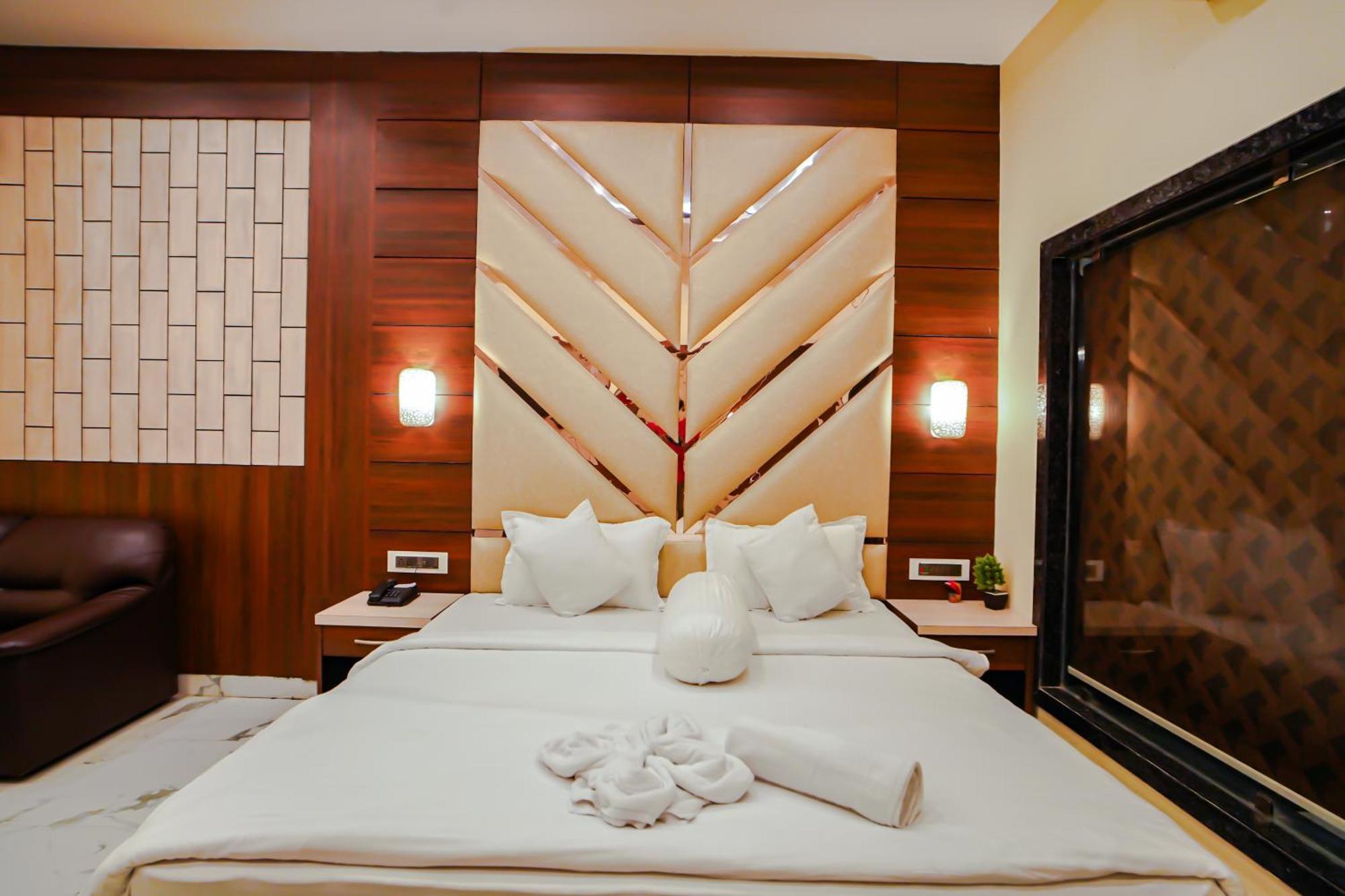Prasant On Beach Resort !! Lift - Wifi -Restaurant-Parking Facilities-Newly Decorated Room !! Mandarmani Extérieur photo