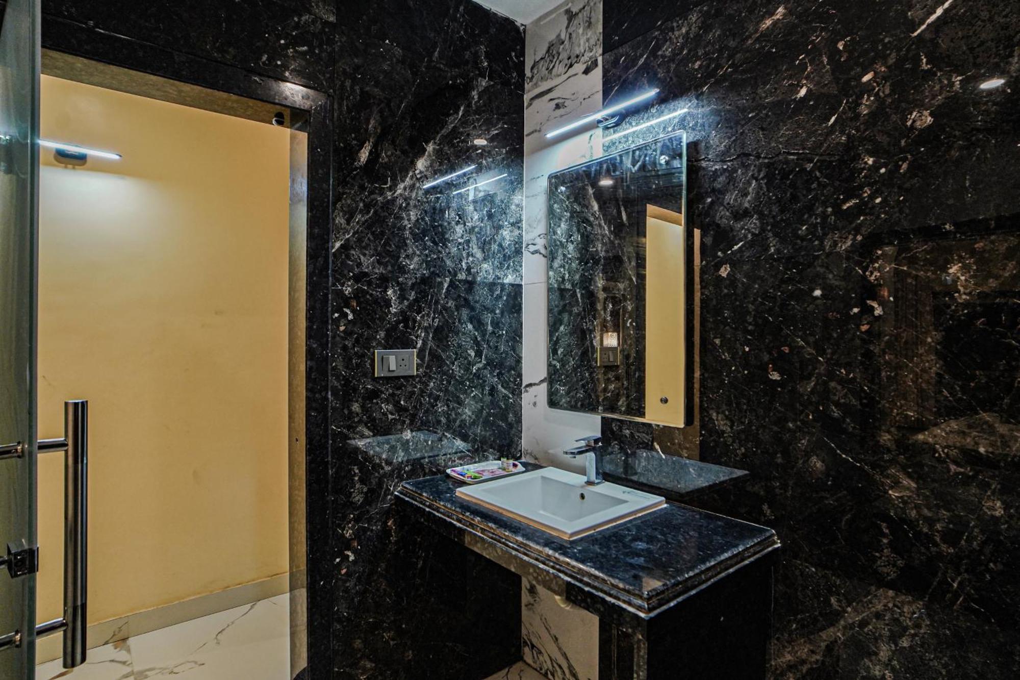 Prasant On Beach Resort !! Lift - Wifi -Restaurant-Parking Facilities-Newly Decorated Room !! Mandarmani Extérieur photo