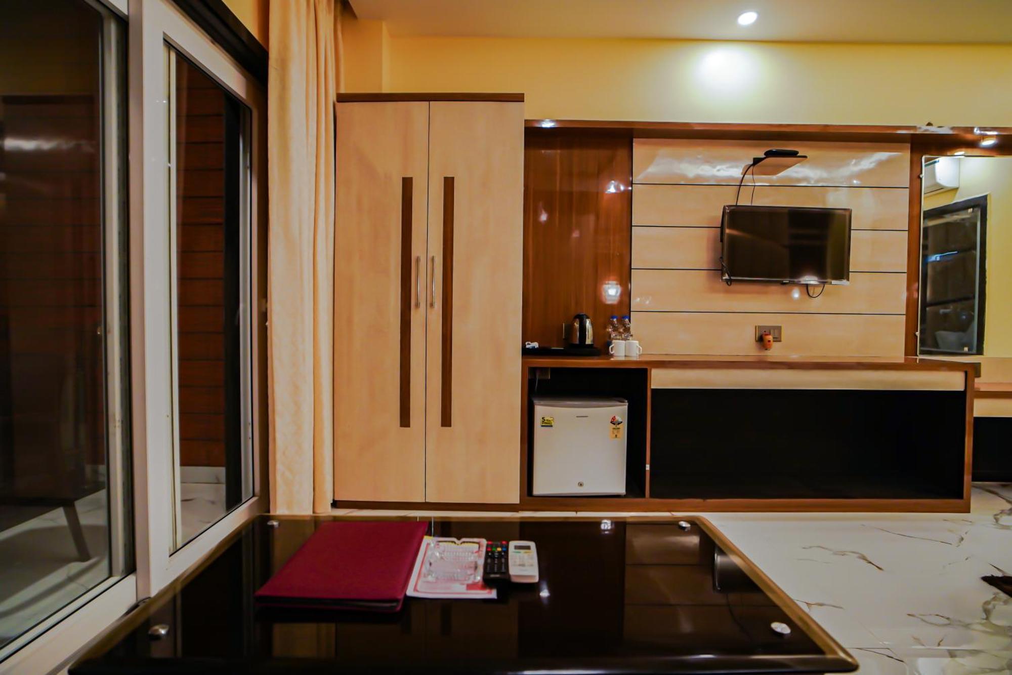 Prasant On Beach Resort !! Lift - Wifi -Restaurant-Parking Facilities-Newly Decorated Room !! Mandarmani Extérieur photo