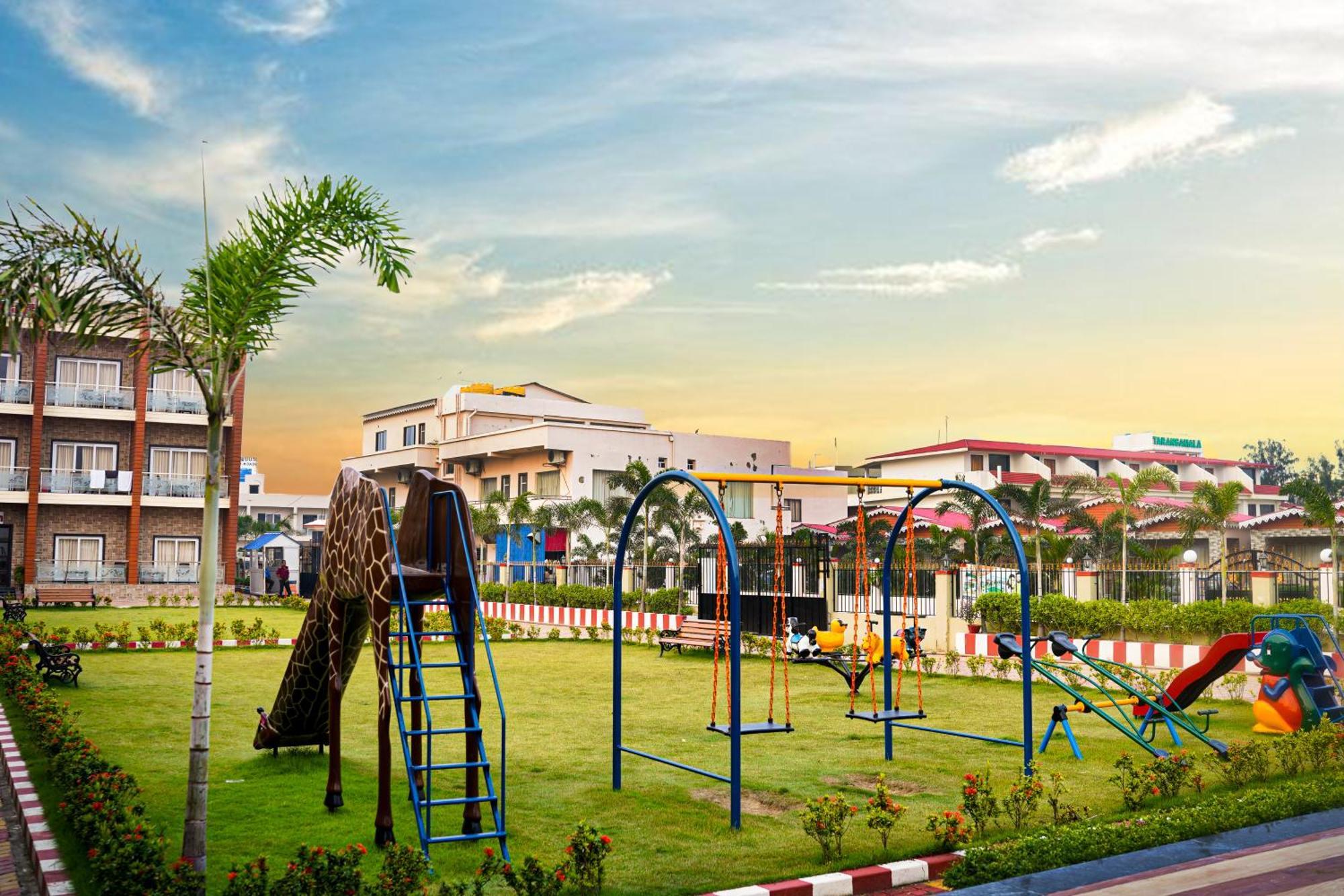 Prasant On Beach Resort !! Lift - Wifi -Restaurant-Parking Facilities-Newly Decorated Room !! Mandarmani Extérieur photo